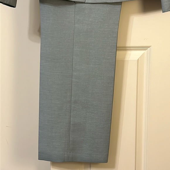 Pale Gray Vintage 2 Piece Single Breasted Pantsuit w Pearlized Buttons - Picture 3 of 7